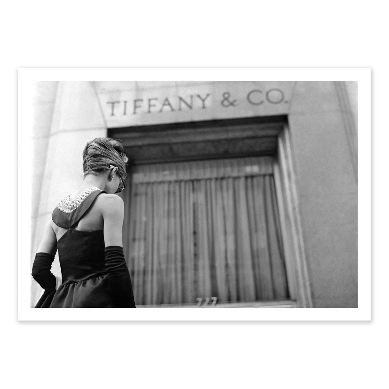 Art-Poster - Audrey Hepburn at Tiffany and Co - 1961